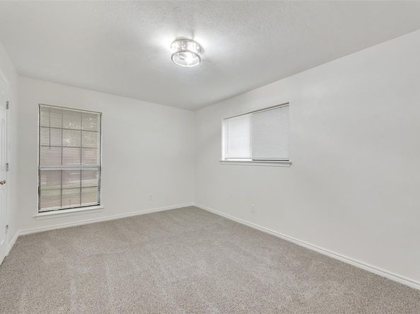 913  Vince Lane , DeSoto Texas 75115