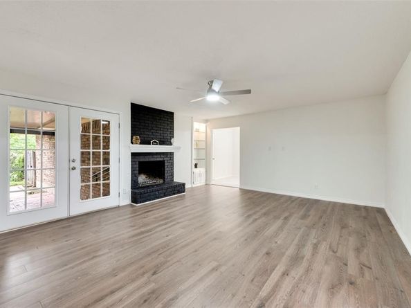 913  Vince Lane , DeSoto Texas 75115