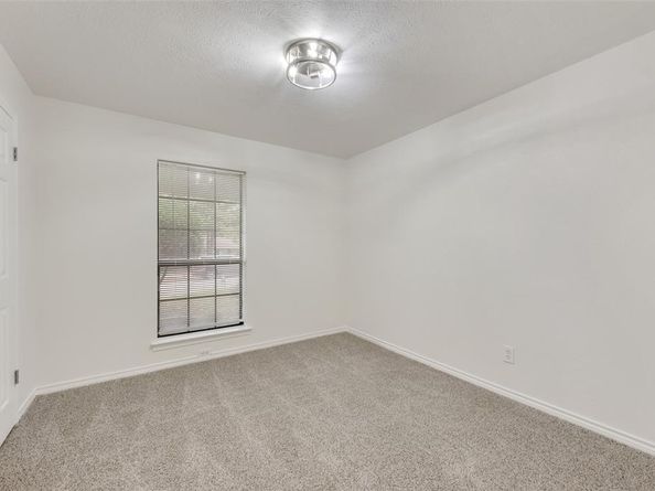 913  Vince Lane , DeSoto Texas 75115