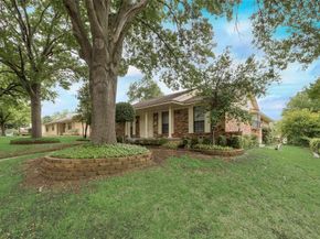 913  Vince Lane , DeSoto Texas 75115