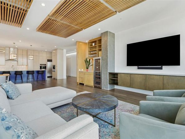 2200  Victory Avenue  2107, Dallas Texas 75219