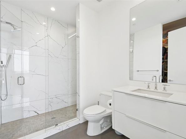 2200  Victory Avenue  2107, Dallas Texas 75219