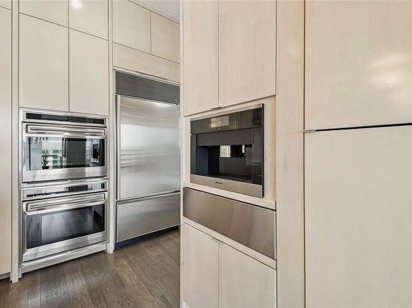2200  Victory Avenue  2107, Dallas Texas 75219