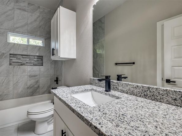 4111  Metropolitan Avenue , Dallas Texas 75210