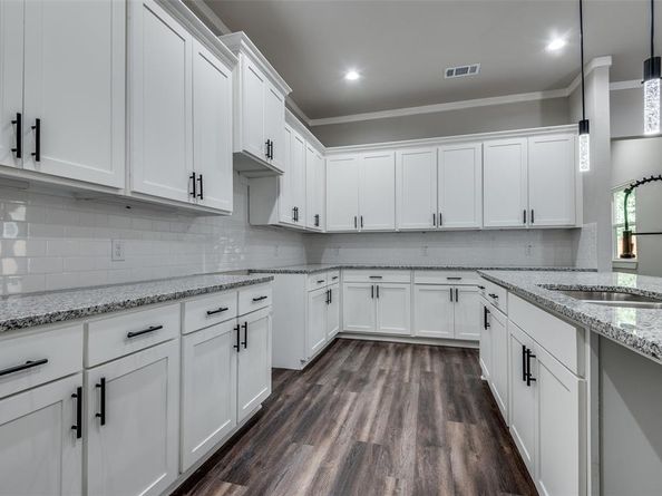 4111  Metropolitan Avenue , Dallas Texas 75210