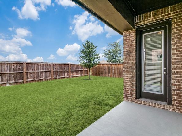523  Paddock  , Irving Texas 75039