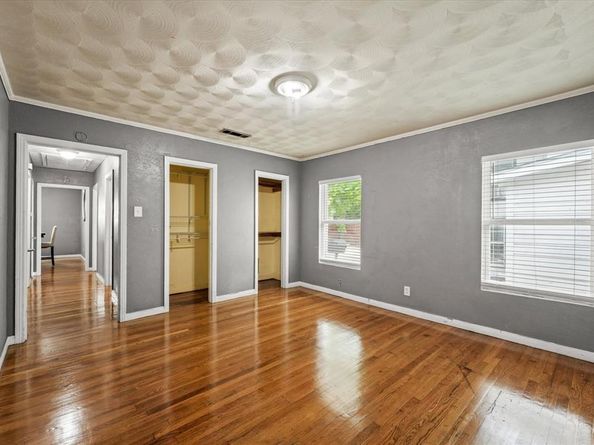 1207  Engle Avenue , Dallas Texas 75224