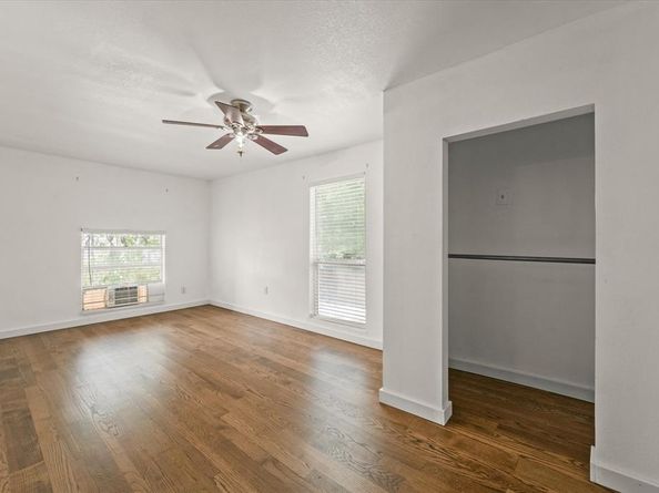 1207  Engle Avenue , Dallas Texas 75224