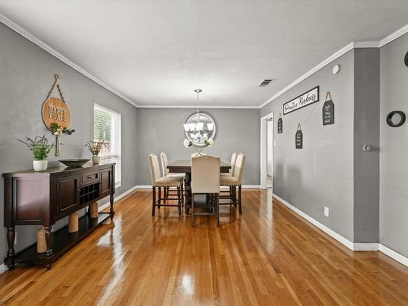 1207  Engle Avenue , Dallas Texas 75224