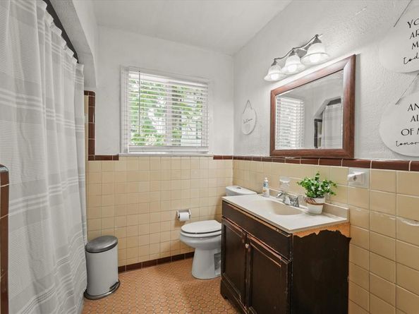 1207  Engle Avenue , Dallas Texas 75224