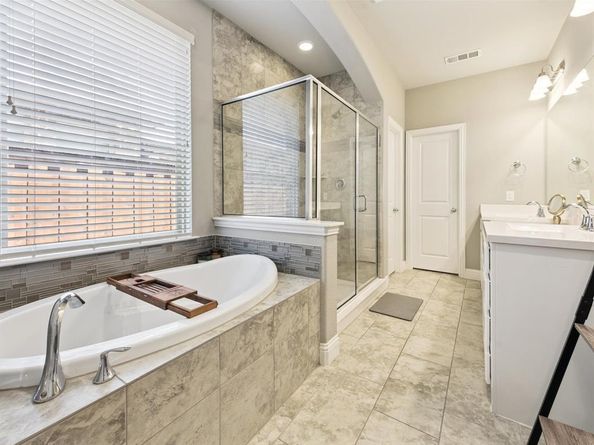 1510  White Squall Trail , Arlington Texas 76005