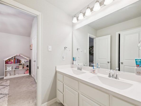 1510  White Squall Trail , Arlington Texas 76005