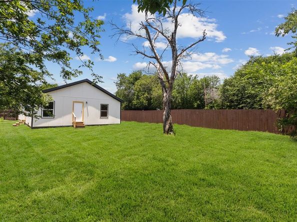 2117  Andrew Avenue , Fort Worth Texas 76105