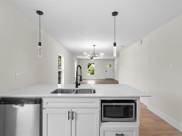 2117  Andrew Avenue , Fort Worth Texas 76105