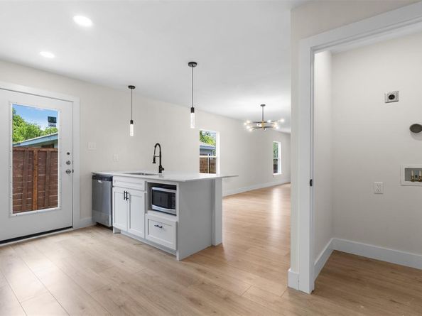 2117  Andrew Avenue , Fort Worth Texas 76105