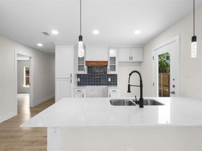 2117  Andrew Avenue , Fort Worth Texas 76105