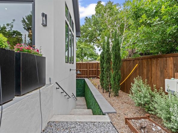 9007  Leaside Drive , Dallas Texas 75238