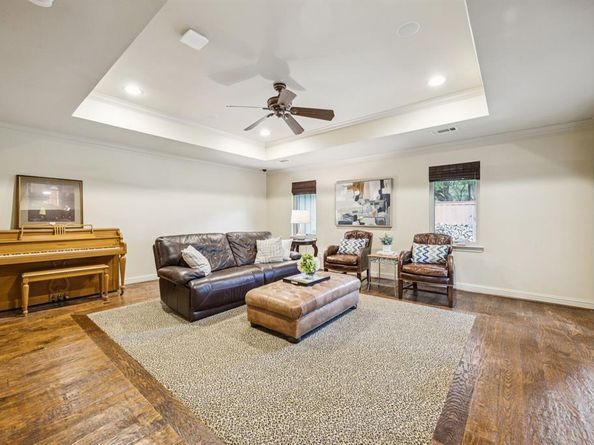 6942  Desco Place , Dallas Texas 75225