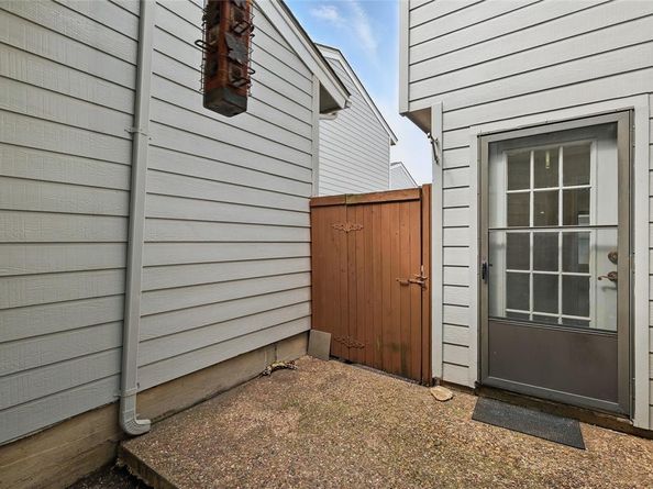 17490  Meandering Way  1009, Dallas Texas 75252