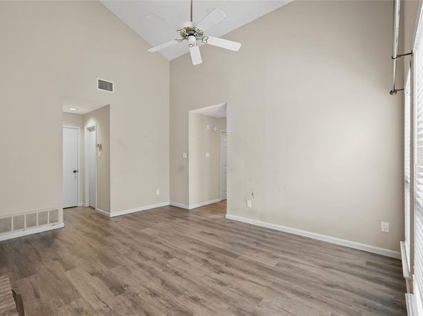 17490  Meandering Way  1009, Dallas Texas 75252