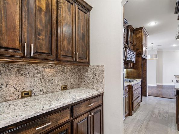 917  Wood Hollow Way , DeSoto Texas 75115