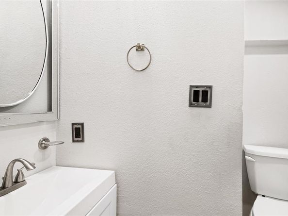 917  Wood Hollow Way , DeSoto Texas 75115