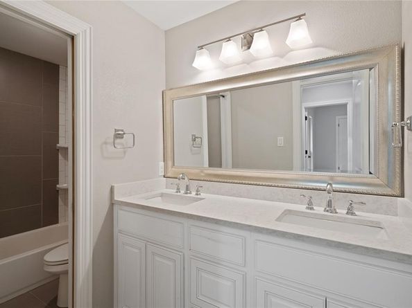 917  Wood Hollow Way , DeSoto Texas 75115