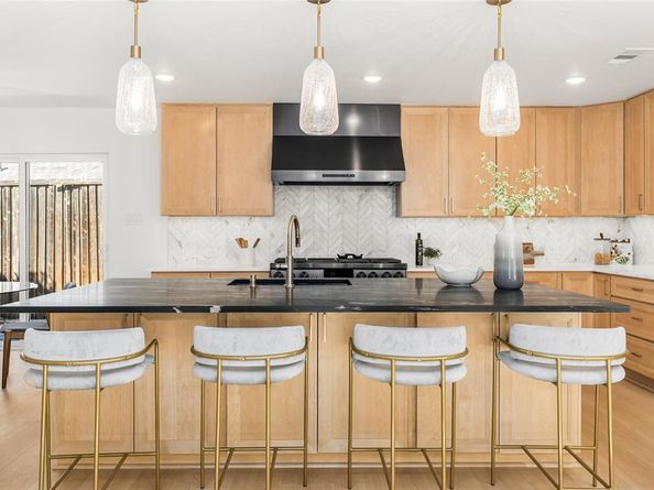 6611  Harvest Glen Drive , Dallas Texas 75248