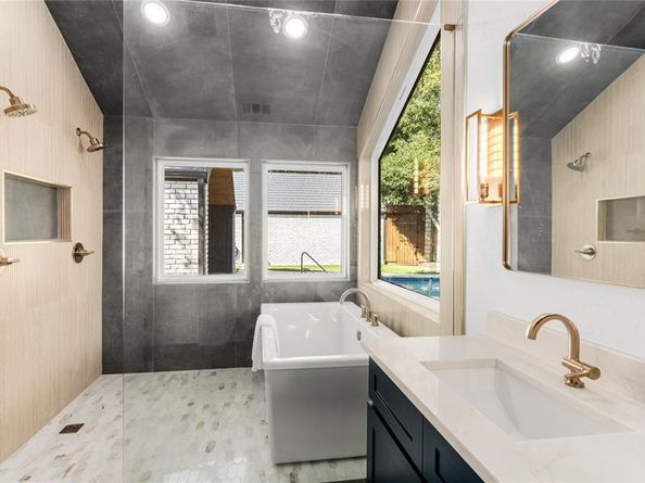 6611  Harvest Glen Drive , Dallas Texas 75248