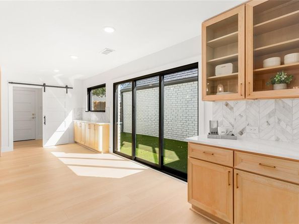 6611  Harvest Glen Drive , Dallas Texas 75248