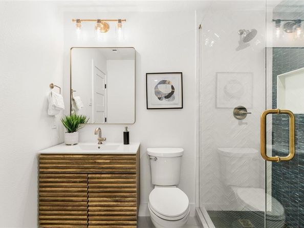 6611  Harvest Glen Drive , Dallas Texas 75248