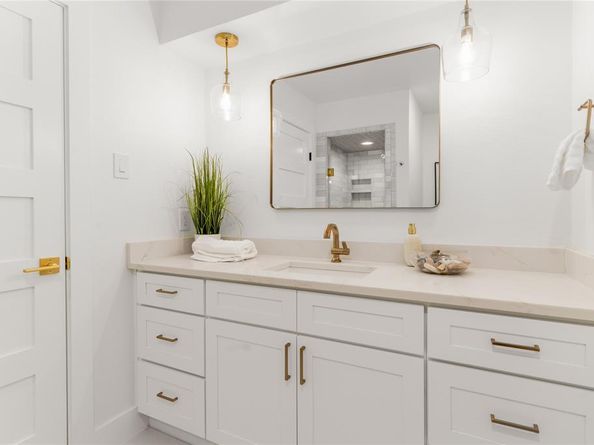 6611  Harvest Glen Drive , Dallas Texas 75248