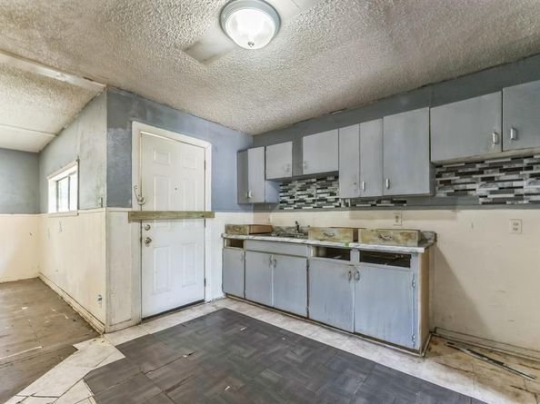3233  Montague Street , Fort Worth Texas 76119