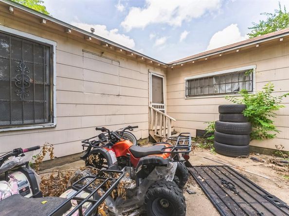 3233  Montague Street , Fort Worth Texas 76119