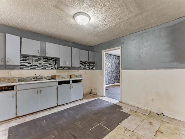3233  Montague Street , Fort Worth Texas 76119