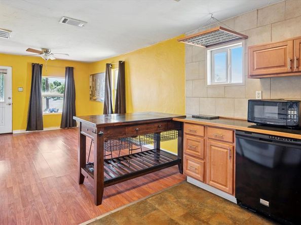 820  Lakey Street , Denton Texas 76205