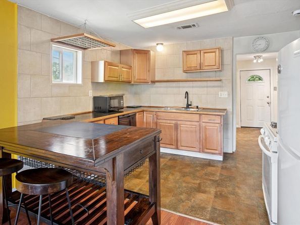 820  Lakey Street , Denton Texas 76205