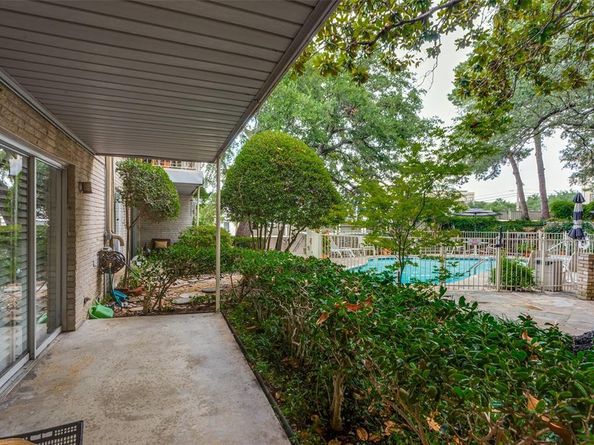 2301  Ridgmar Plaza  17, Fort Worth Texas 76116