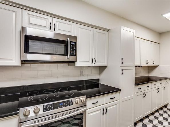 2301  Ridgmar Plaza  17, Fort Worth Texas 76116