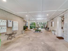 2301  Ridgmar Plaza  17, Fort Worth Texas 76116