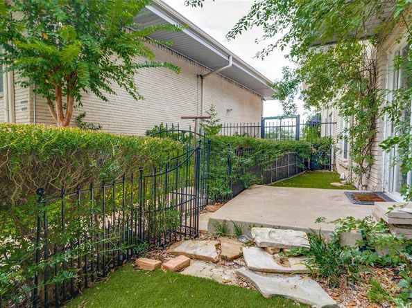 2301  Ridgmar Plaza  17, Fort Worth Texas 76116