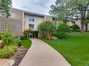 2301  Ridgmar Plaza 