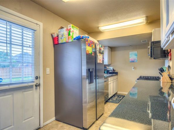 118 W Phillips Court , Grand Prairie Texas 75051