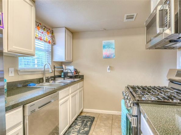 118 W Phillips Court , Grand Prairie Texas 75051