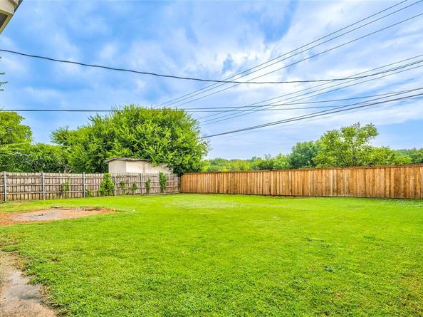 118 W Phillips Court , Grand Prairie Texas 75051
