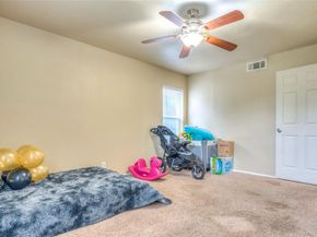 118 W Phillips Court , Grand Prairie Texas 75051