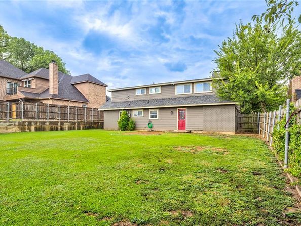 118 W Phillips Court , Grand Prairie Texas 75051