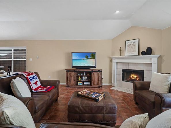 5928  Woodoak Drive , Dallas Texas 75249