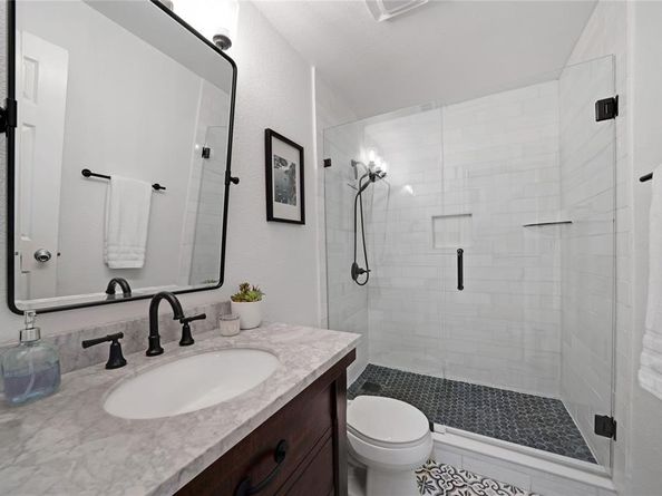 5928  Woodoak Drive , Dallas Texas 75249