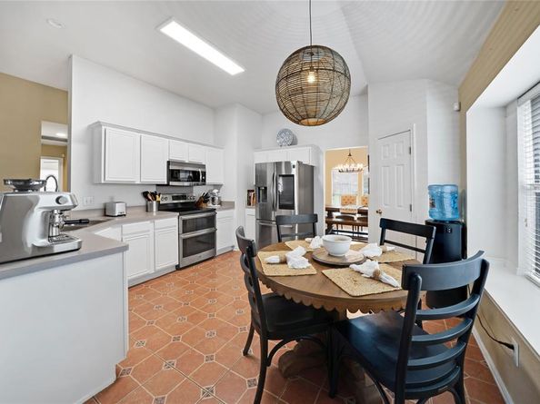 5928  Woodoak Drive , Dallas Texas 75249